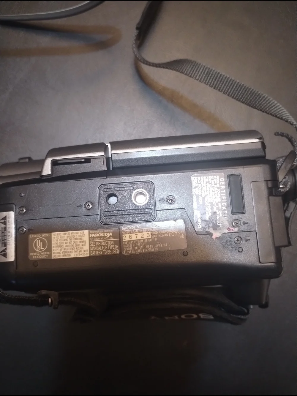 Vintage Sony Handycam CCD-TRV615 Hi-8 With Night Vision And Bag Charger Battery